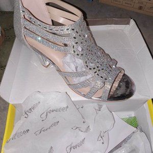 FOREVER Women's Rhinestone Crystal Peep Toe Low Heel Back Zipper  NIB sz 6